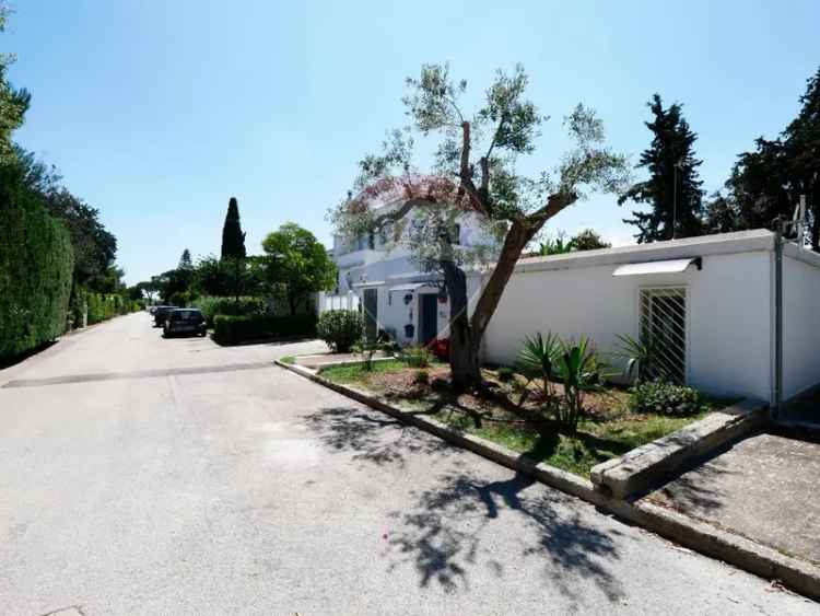 Villa in Via Giulio Petroni, Bari, 2 locali, 1 bagno, giardino privato