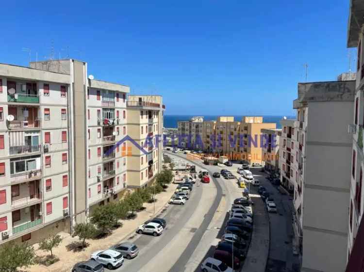 Appartamento in Viale Algeri 72, Siracusa, 5 locali, 1 bagno, 140 m²