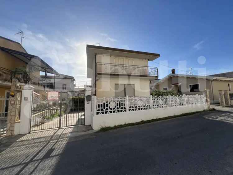 Casa Indipendente in Via Lipari , 8, Amantea (CS)