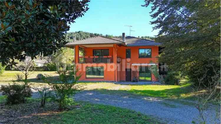 Villa unifamiliare via riviera, 7, Lisanza, Sesto Calende