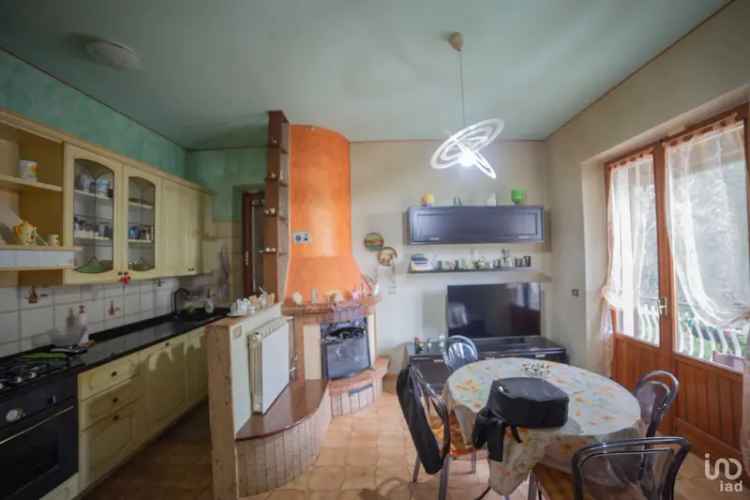 Vendita villa 12 locali di 156 m² in Arcevia (60011) - 130885 - iad