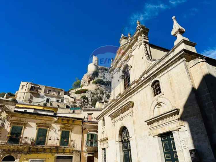 Terratetto unifamiliare via Santa Maria 7, Modica Bassa, Modica