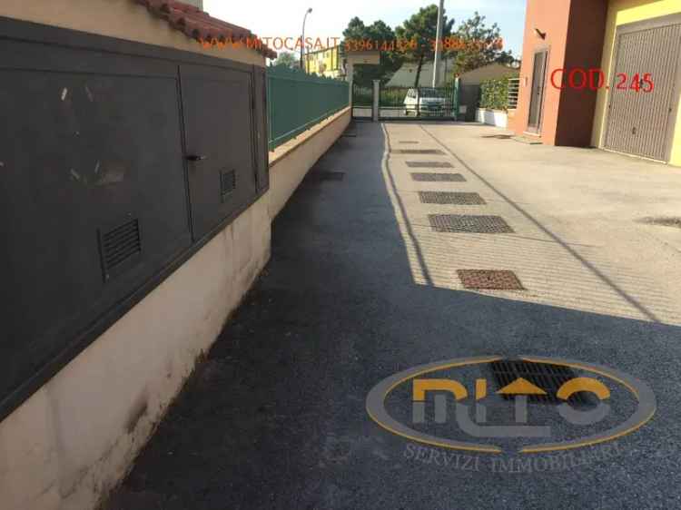 Appartamento in VIA LAGNI, Telese Terme, 5 locali, 2 bagni, con box