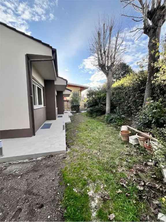 Appartamento in Via Frassinoro, Roma, 5 locali, 2 bagni, 75 m²