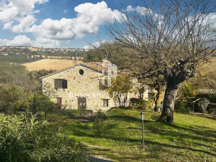 Casale Strada provinciale 379, Todi