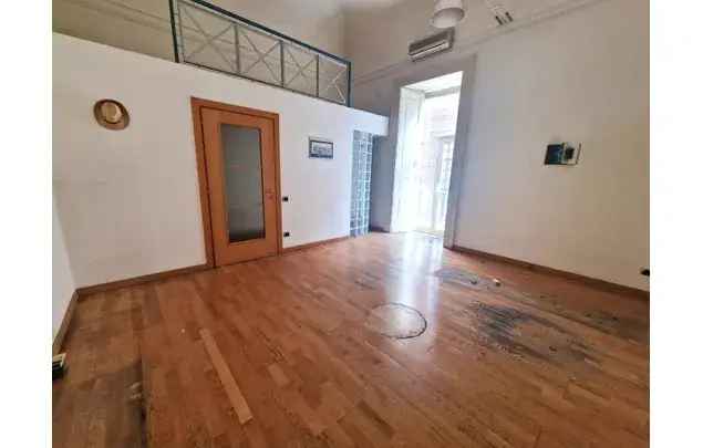 Affitto 5 camera appartamento di 220 m² in Naples