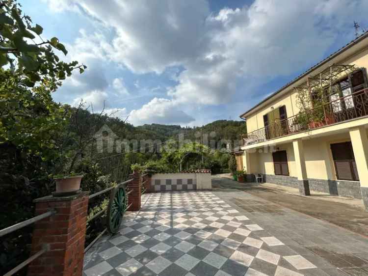 Villa bifamiliare corso della Libertà 19, Canelli