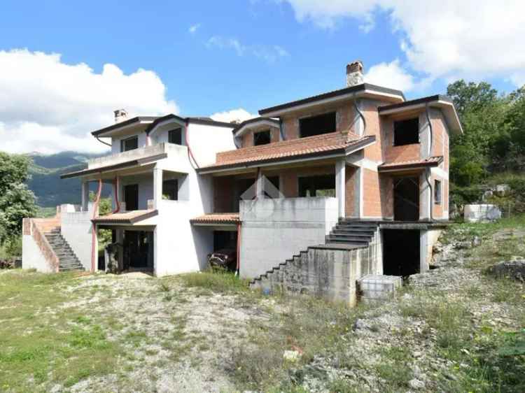 Villa bifamiliare via Montagna, Centro, Sezze