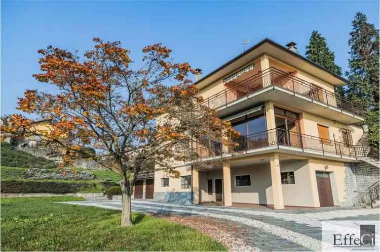 Villa bifamiliare via Piave, 41, Centro, Besozzo