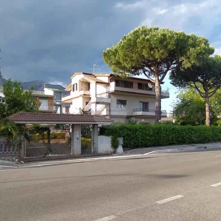 Villa in VIA DEGLI ORTI, Formia, 11 locali, 6 bagni, giardino privato