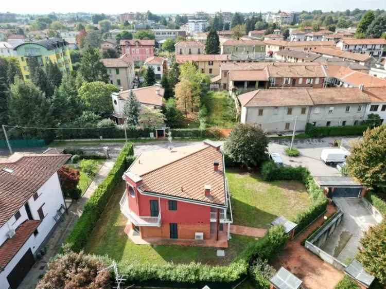 Villa in VIA ALBERTO DA GIUSSANO 27/C, Gallarate, 6 locali, 3 bagni