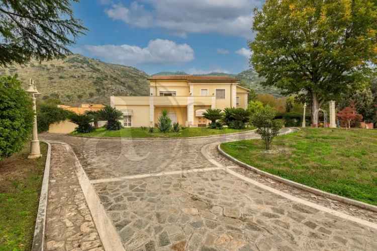 Villa singola in Via Casilina, Cassino, 22 locali, 7 bagni, con box