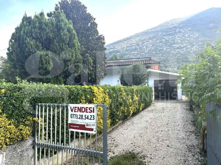 Villa in La Fiora Alta, Terracina, 5 locali, 2 bagni, giardino privato