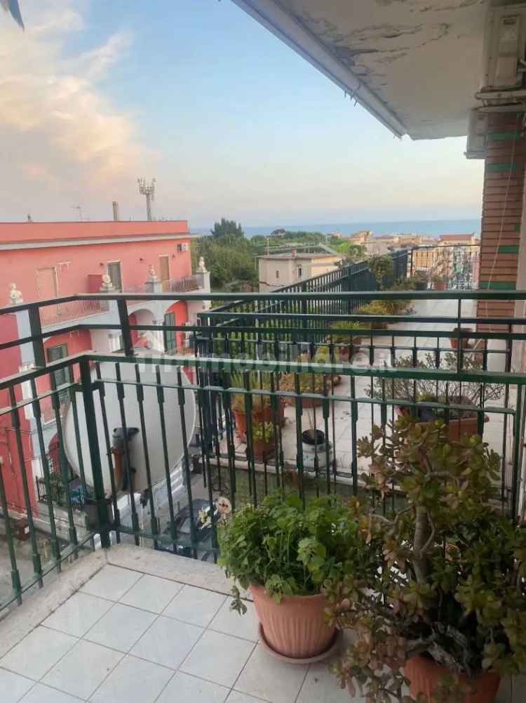 Trilocale viale Bognar 1, Pozzuoli Alta, Pozzuoli