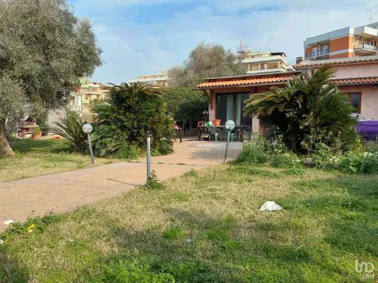 Vendita casa indipendente 7 locali di 150 m² in Pomezia (00071) - 132179 - iad