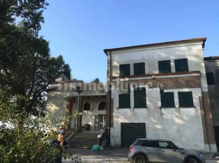 Casale via Cisi, Jolanda di Savoia