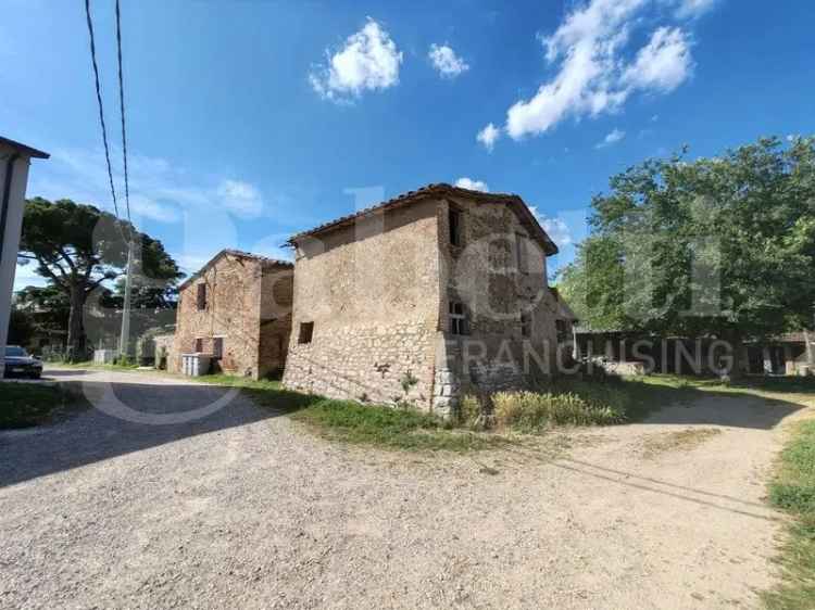 Casa Indipendente in Via Santa Maria Rossa, 1, Perugia (PG)