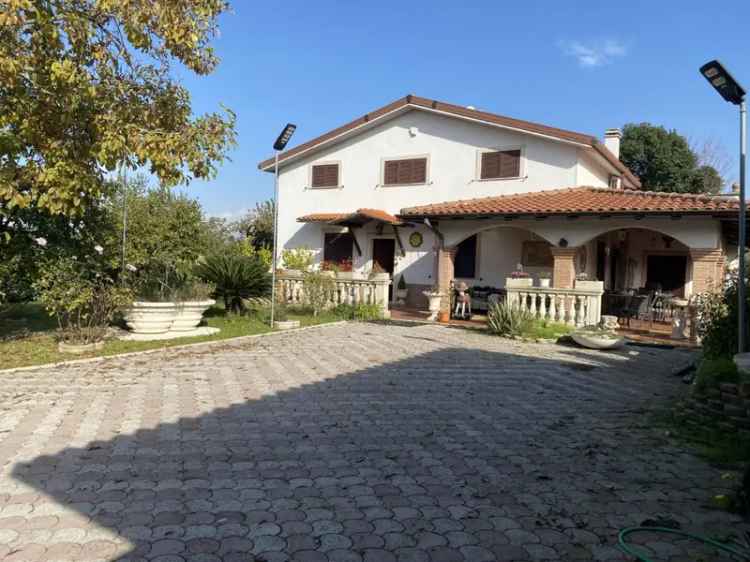 Villa singola in Via Biella 15, San Cesareo, 6 locali, 2 bagni, 250 m²