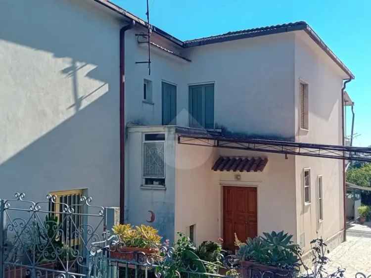 Villa in VIA PER CASTELFORTE, Minturno, 8 locali, 2 bagni, 160 m²