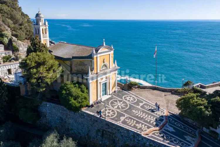 Trilocale piazza Martiri dell'Olivetta, Portofino