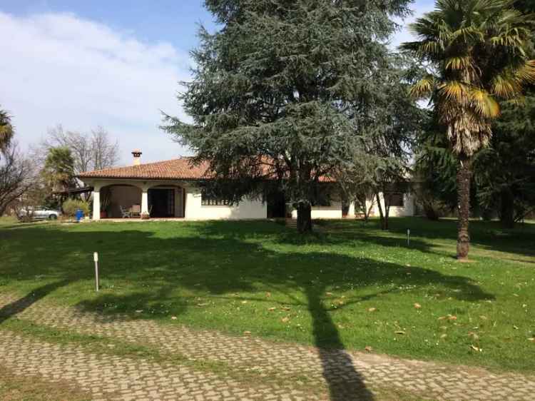 Villa singola in Via celsi, Treviso, 12 locali, 6 bagni, con box