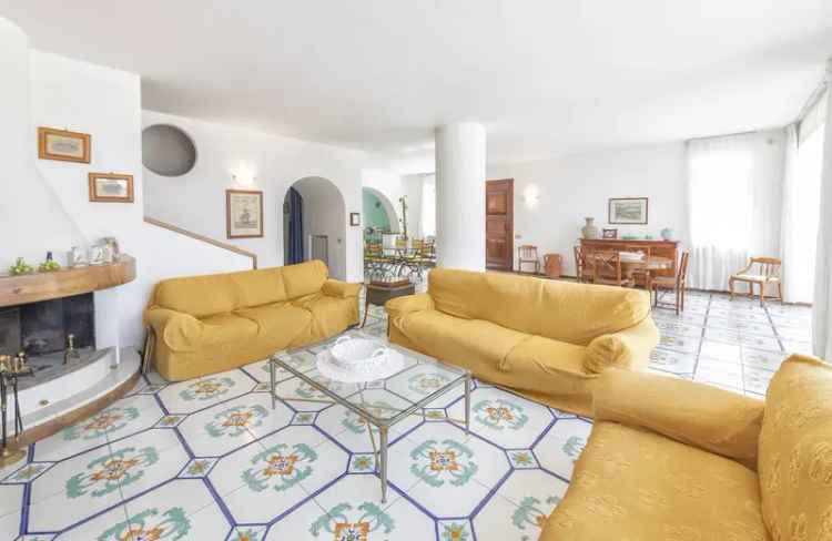 Villa unifamiliare 400 m², Ischia