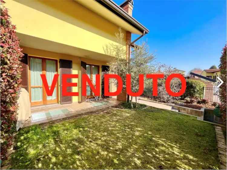 Villa in Via volta, Casatenovo, 5 locali, 3 bagni, giardino privato