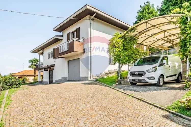 Villa in VIA FOSCOLO, Azzate, 5 locali, 2 bagni, giardino privato