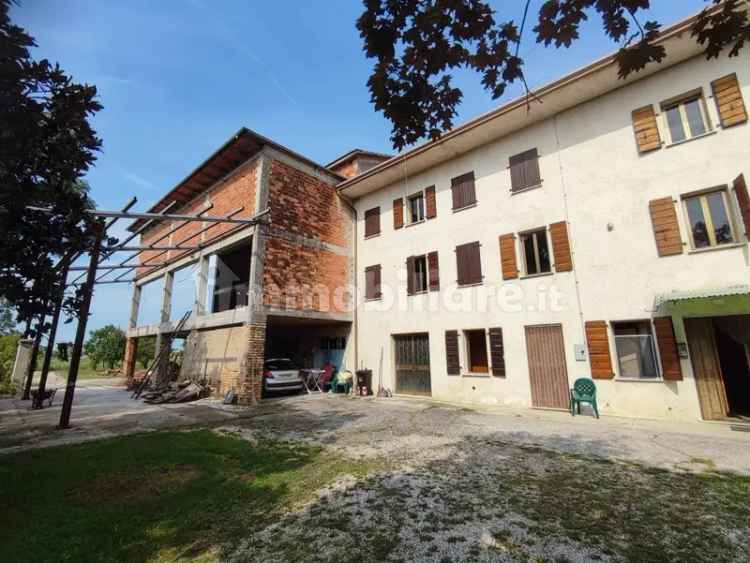 Villa unifamiliare via Erasmo da Valvasone 4, San Gregorio, Villanova, Pordenone