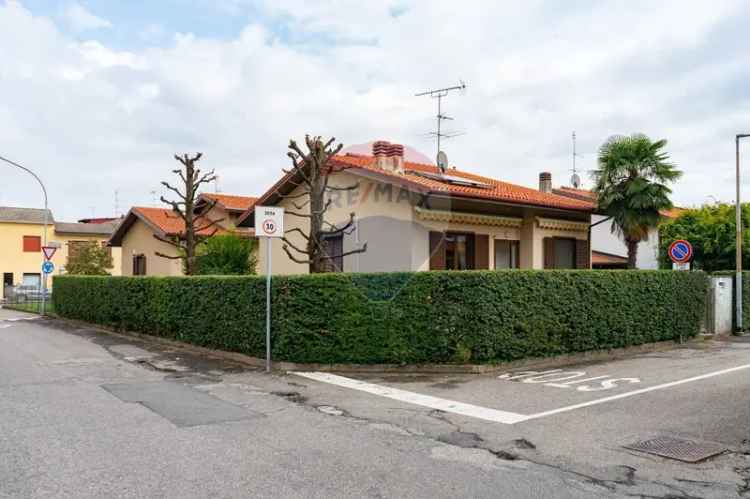 Villa in Aldo Moro, Mesero, 4 locali, 2 bagni, giardino privato