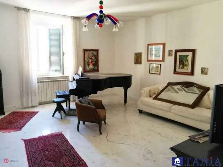 Appartamento in VIA DANTE, Carrara, 7 locali, 3 bagni, 180 m²