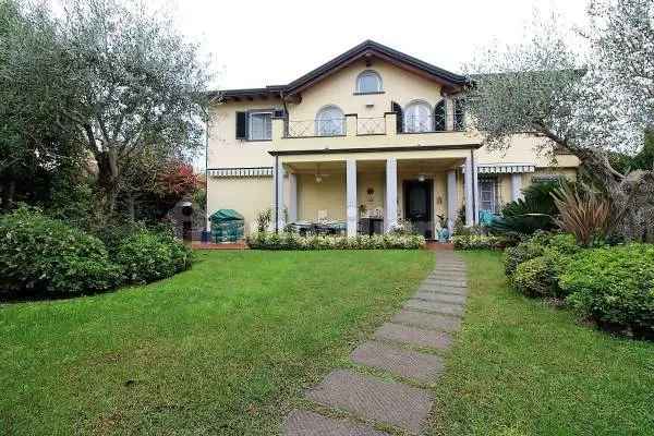 Villa bifamiliare, ottimo stato, 170 m², Vittoria Apuana, Forte dei Marmi