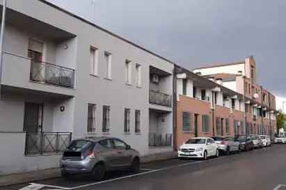 TRILOCALE SU DUE LIVELLI CON CANTINA