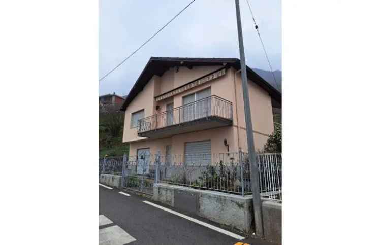 Casa indipendente in vendita a Albino, Via Madonna della Neve 8