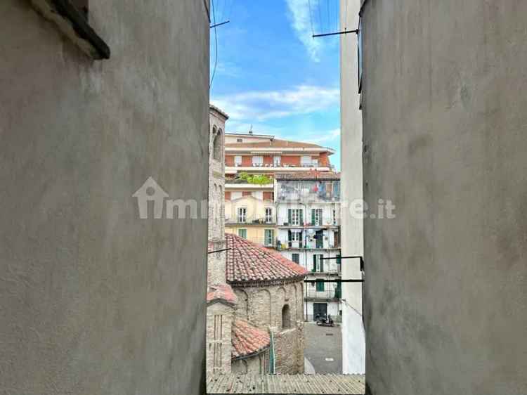 Appartamento piazza Orto San Pietro 6, Centro, Acqui Terme