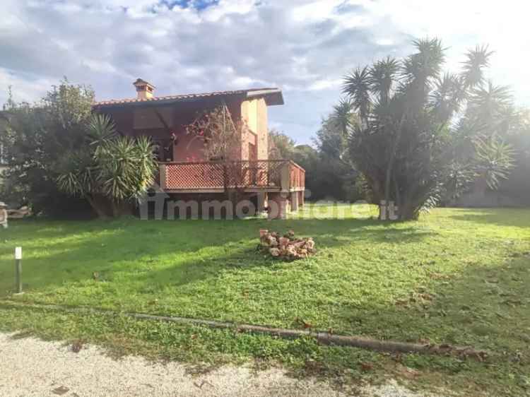 Villa unifamiliare via Gallino, Capezzano Pianore, Camaiore