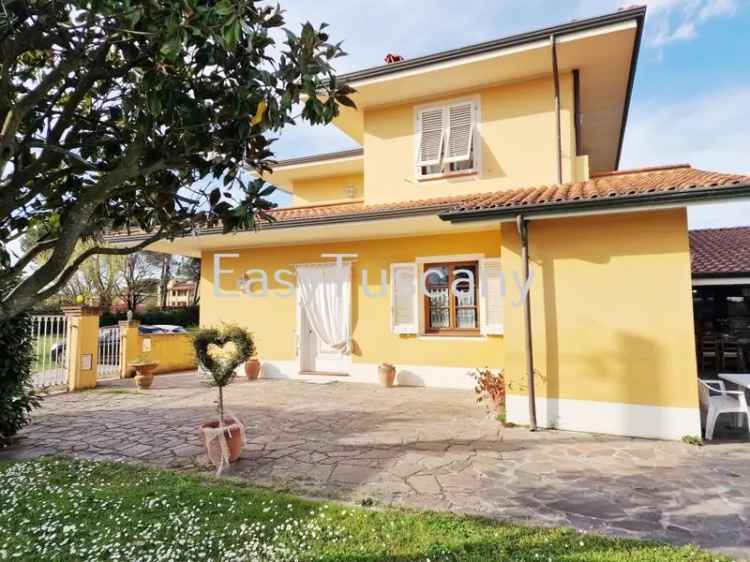 Villa in PIAZZA ORSI, Porcari, 6 locali, 3 bagni, giardino privato