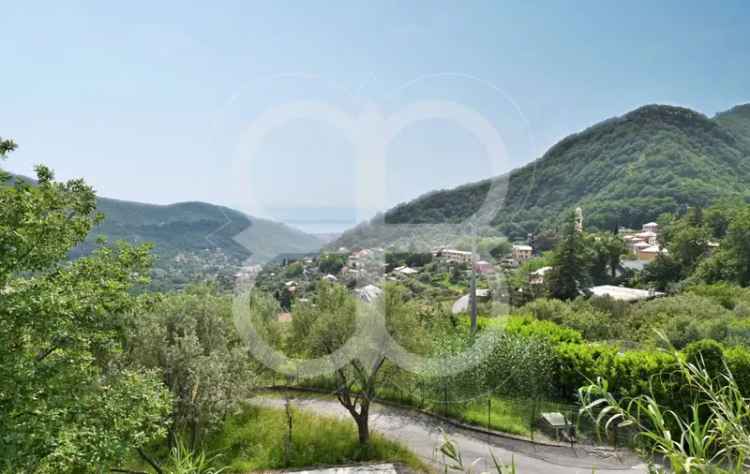 Villa bifamiliare via ai Piani di Ferretto 8, Bavari, Genova