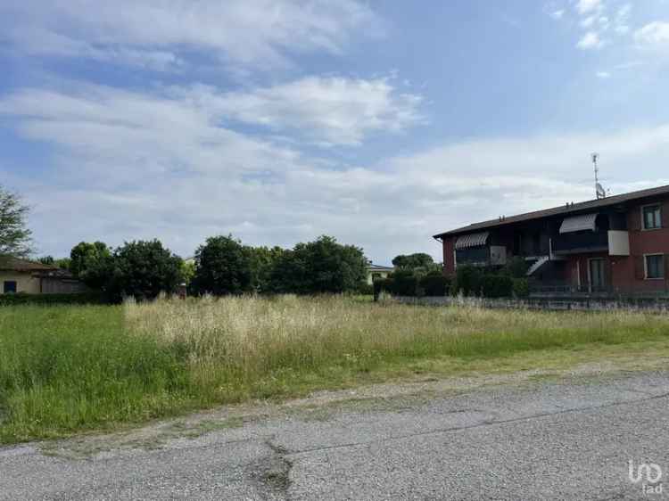 Vendita terreno di 1.179 m² in Guidizzolo (46040) - 120255 - iad