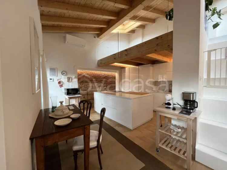 Casa Indipendente in in affitto da privato a Salò via Santa Maria Maddalena, 17