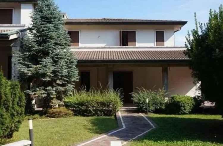 Villetta bifamiliare in Via Trento, Arzignano, 1 locale, 391 m²