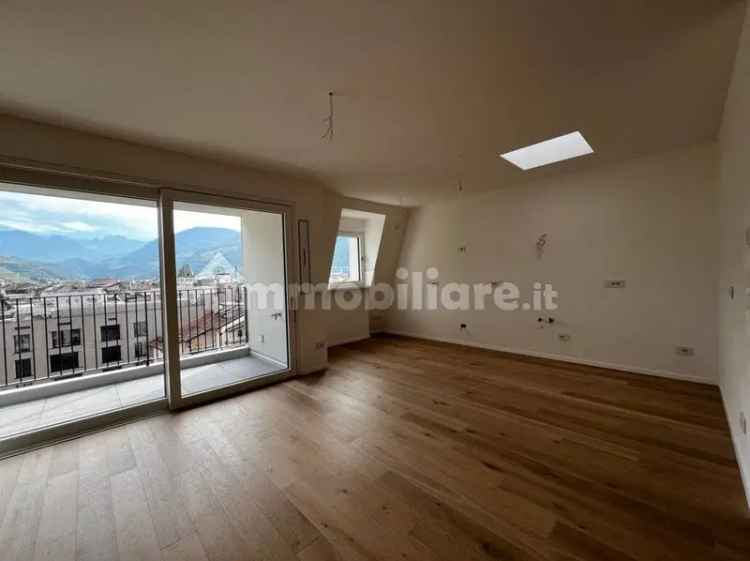 Quadrilocale via Cassa di Risparmio, Centro, Bolzano