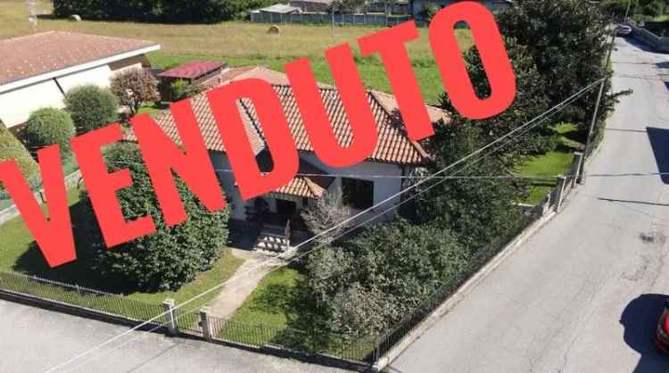 Villa in Via Neruda, Arsago Seprio, 3 locali, 1 bagno, garage, 111 m²