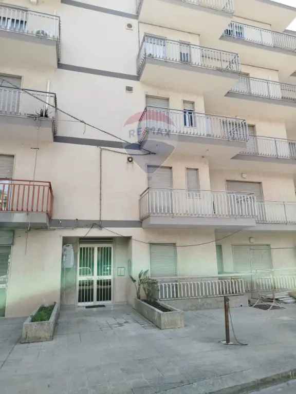 Appartamento in VIA TRANI, Modica, 6 locali, 2 bagni, con box, 131 m²