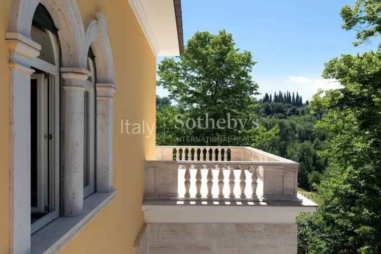 Elegante villa ristrutturata nelle colline del Piceno