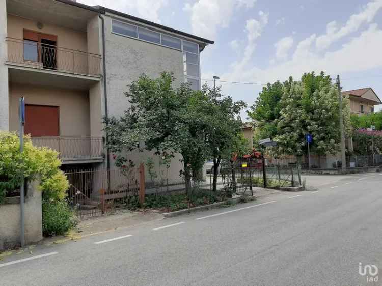 Vendita casa 0 locali di 273 m² in Foligno (06034) - 77916 - iad