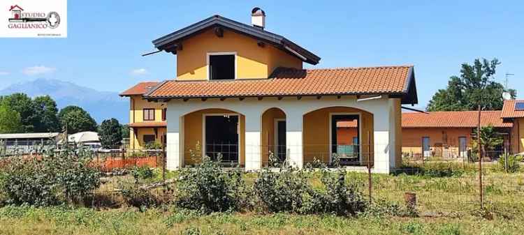 Villa singola in Via Cialdini, Cerrione, 5 locali, 2 bagni, con box