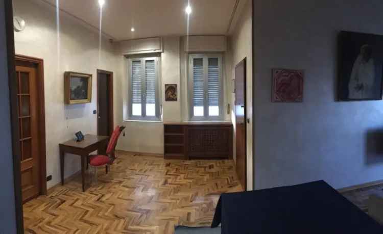 Villa singola in Via Cuneo 14, Nichelino, 8 locali, 199 m², 1° piano