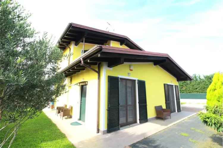 Villa in VIA STATUTI DI BIANDRATE 4, Biandrate, 4 locali, 2 bagni