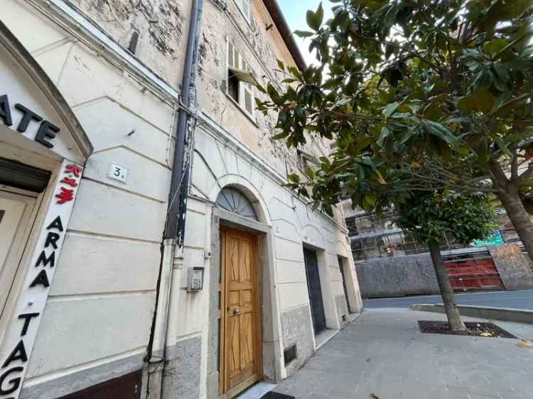 Appartamento in Piazza Spinola 4, Taggia, 5 locali, 1 bagno, 96 m²